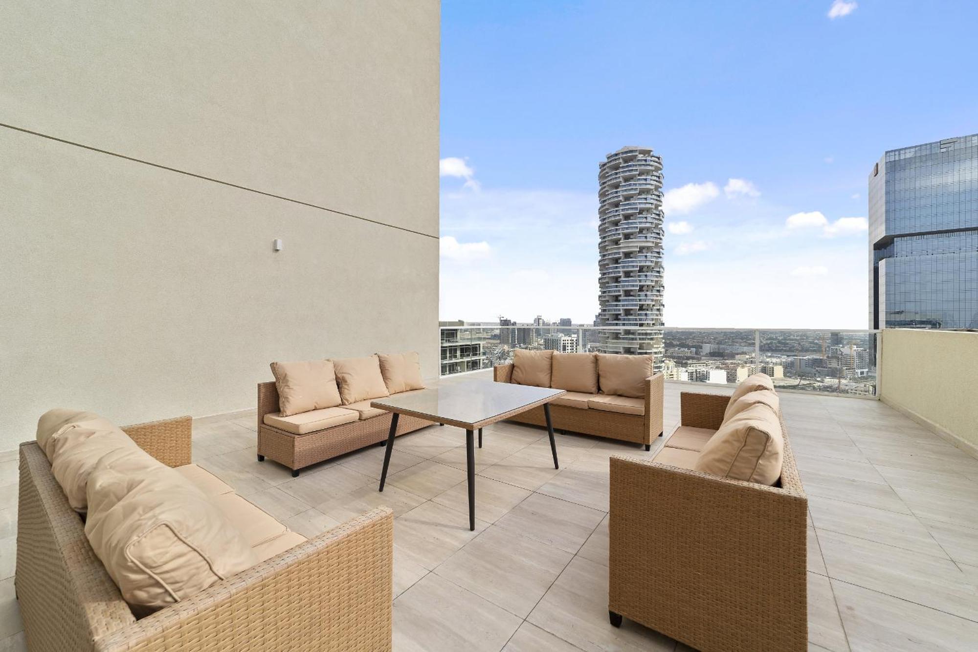 Vayk - Luminous 4-bedroom Penthouse With A Generous Terrace Dubai