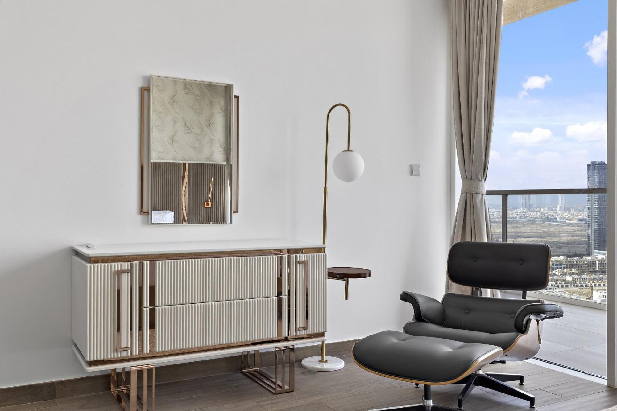 Vayk - Luminous 4-bedroom Penthouse With A Generous Terrace Dubai